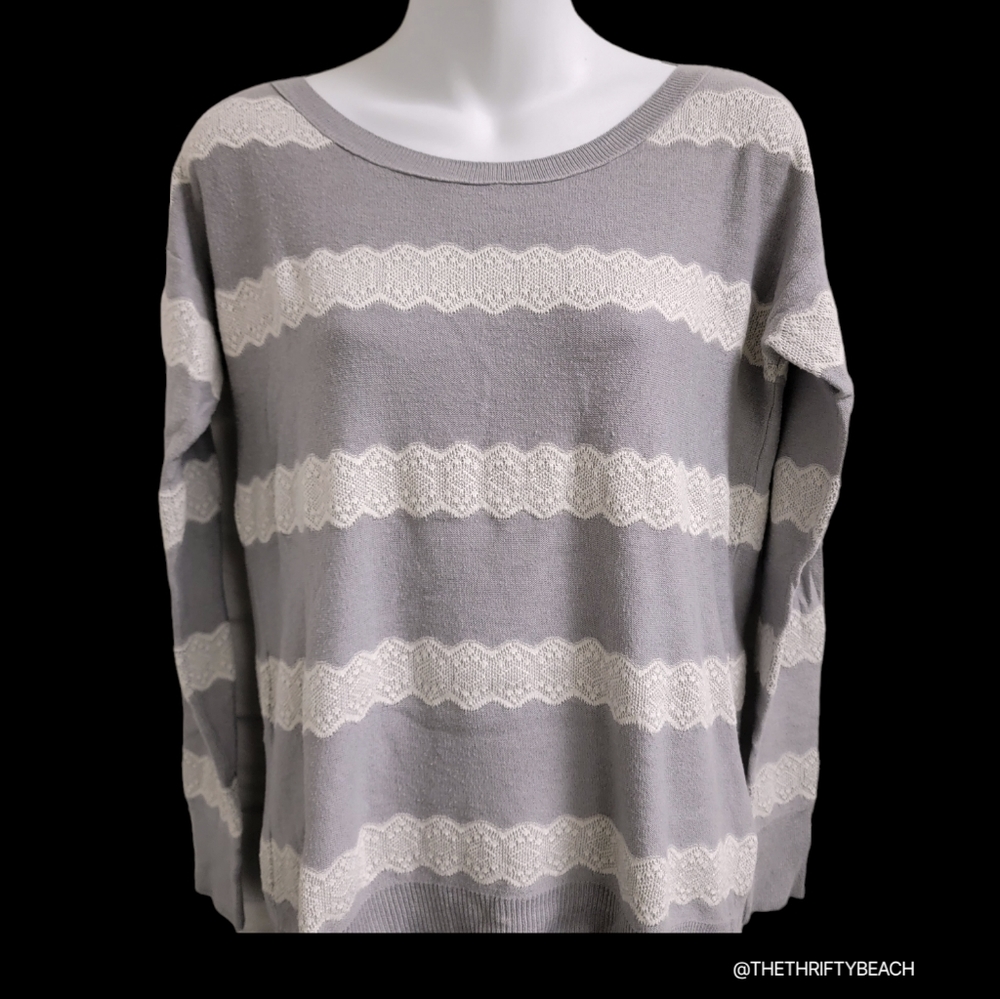 🍍 American Eagle Outfitters Sweater